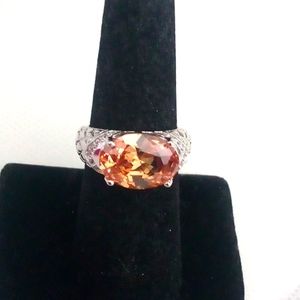 Beautiful 10ct imperial topaz cocktail ring Size 6 👄🤗